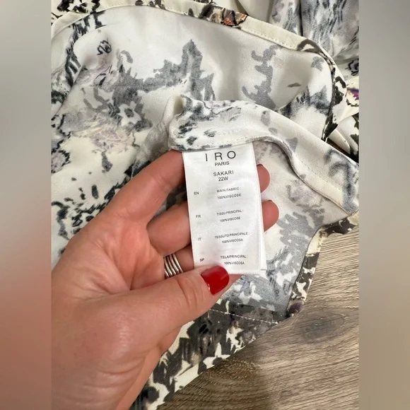 $375 IRO Women Ivory Sakari Printed Crisscross Turtleneck Size XS-S - Picture 11 of 11